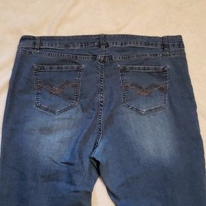 D jeans Capri or Bermuda length size 20w